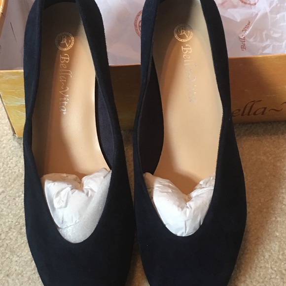 Bella Vita Navy Suede pumps. NWOT - Picture 6 of 8